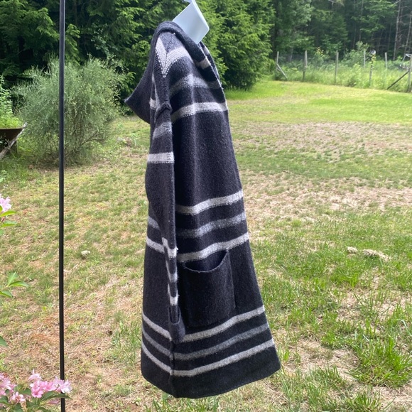 XS TAHARI wool blend hooded sweater - Picture 8 of 8